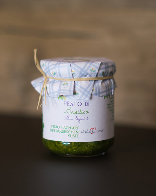 Für die Herstellung vom Basilikumpesto "alla Ligure" werden weder Farbstoffe, Konservierungsstoffe oder andere chemische Zusätze verwendet. Das hochwertige Pesto ist durch Zugabe von Olivenöl im Kühlschrank länger ein Monat nach der Öffnung haltbar. Füllmenge 170g